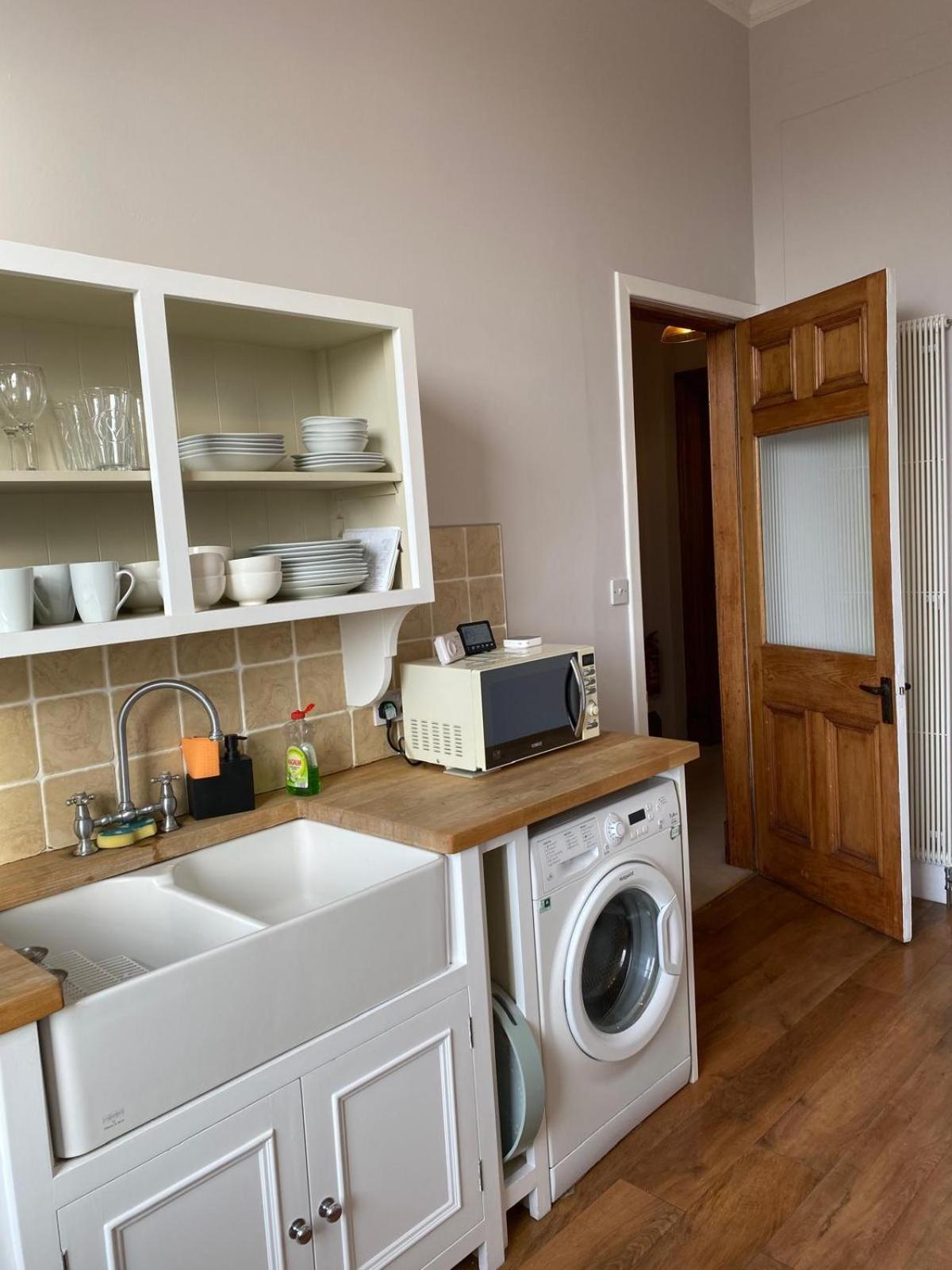 Beautiful & Bright 2 Bed Flat Murrayfield Edinburgh